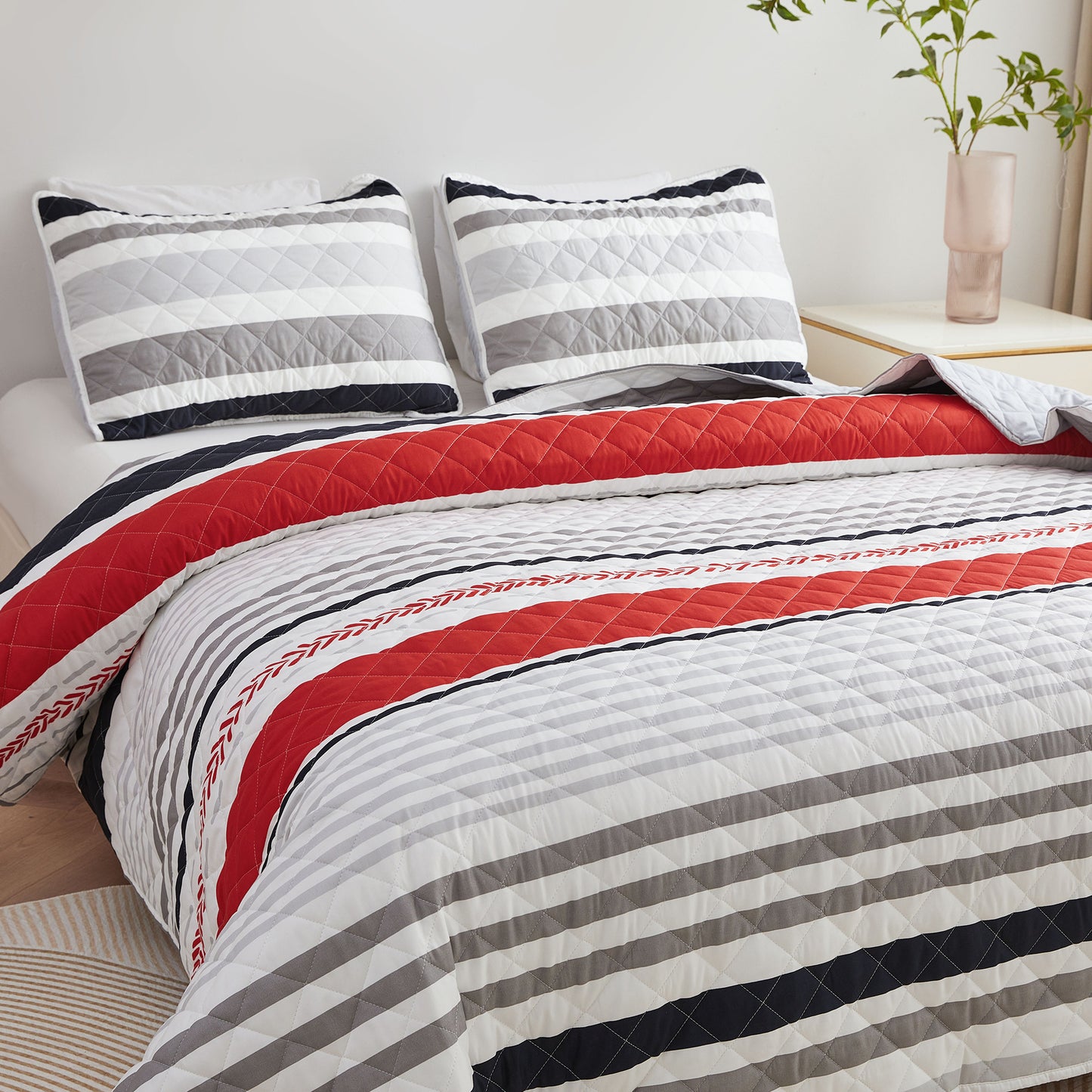 Bedmoon 3-piece All-season Stripe Reversible Soft Bedspread Quilt Set