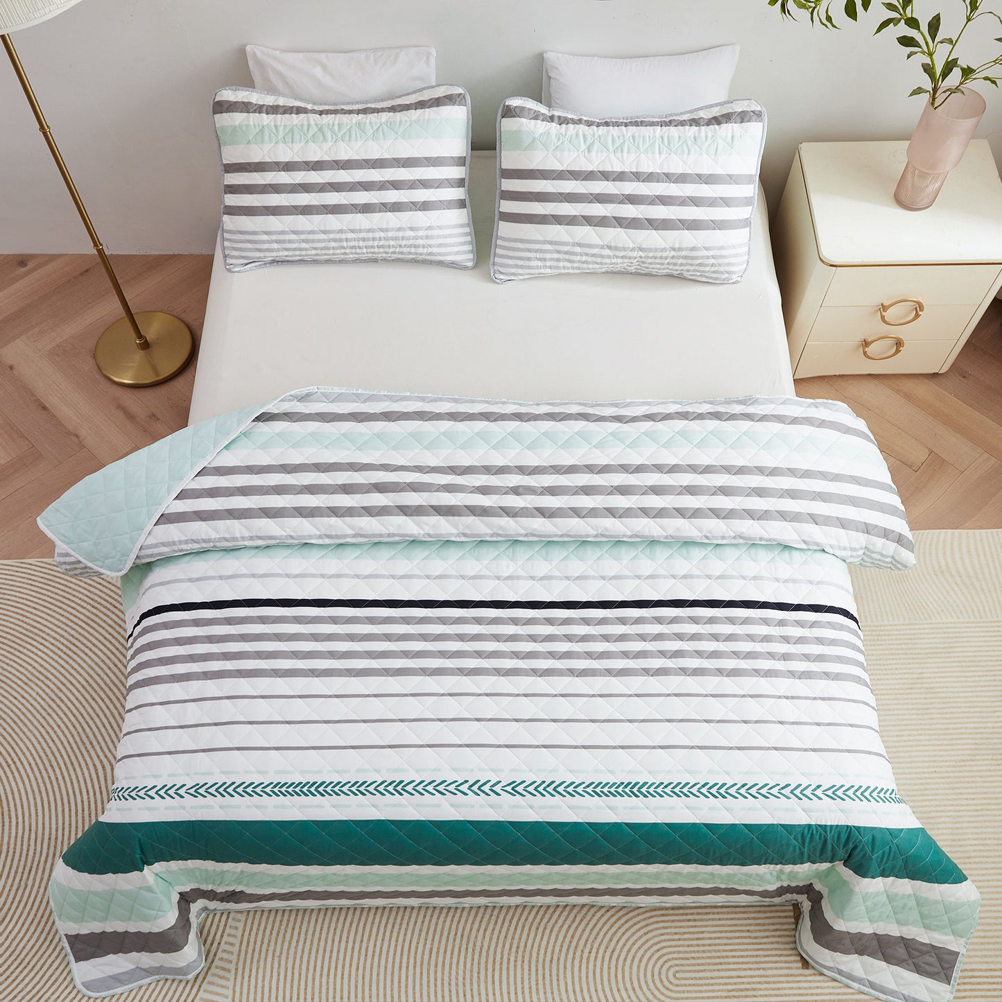 Bedmoon 3-piece All-season Stripe Reversible Soft Bedspread Quilt Set