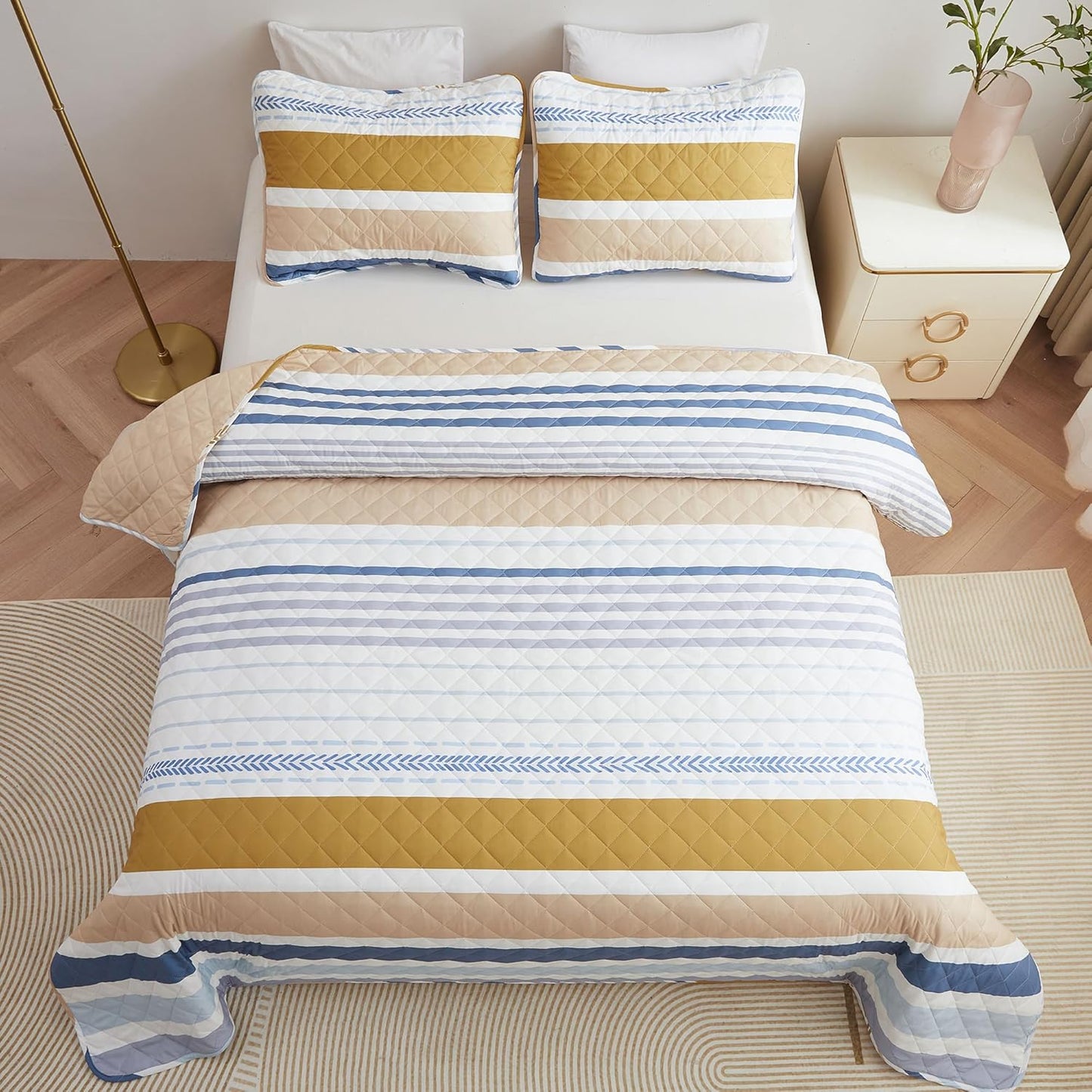 Bedmoon 3-piece All-season Stripe Reversible Soft Bedspread Quilt Set